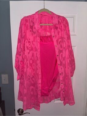 BNWOT Lilly Pulitzer Roxie Pink Sheer Button-Up Coverup. Size Large.